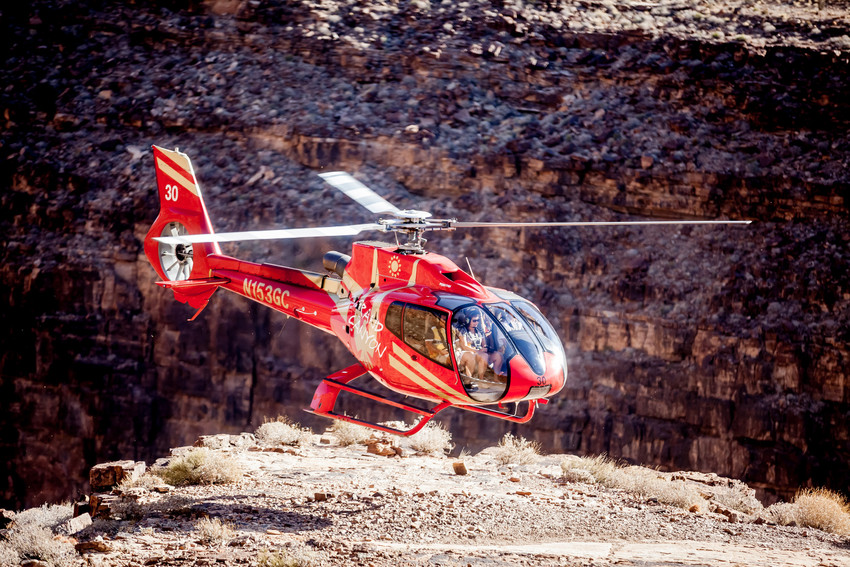 Page Helicopter Flight over Horseshoe Bend and Lake Powell in Grand Canyon air tours