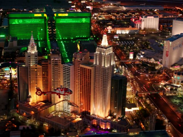 Las Vegas Strip Highlights Night Helicopter Flight in Grand Canyon air tours